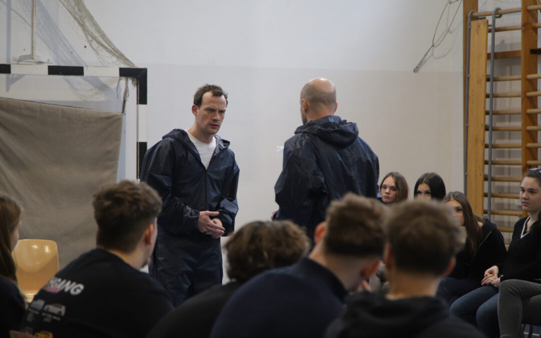 Színházi előadás a gimnáziumban