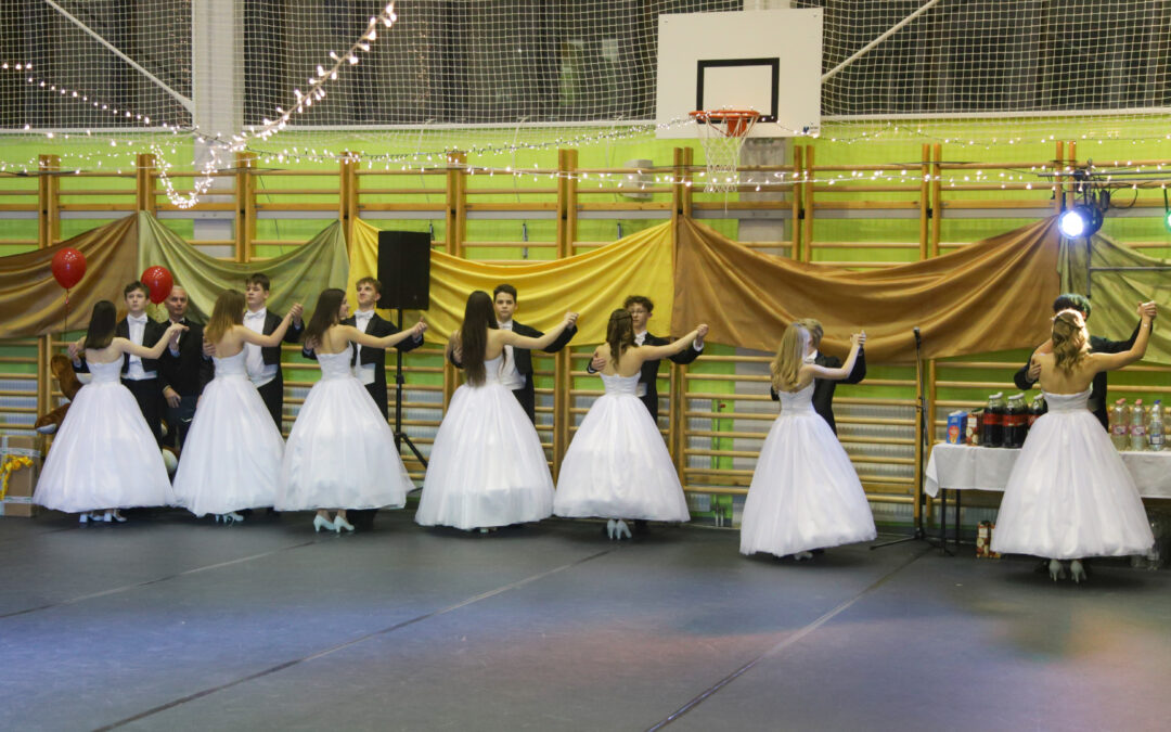 Tizedik Alapítványi Bál