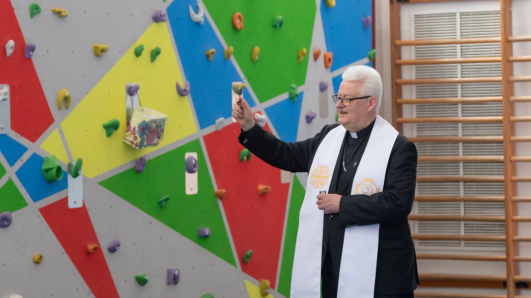 Mászófalak megáldása